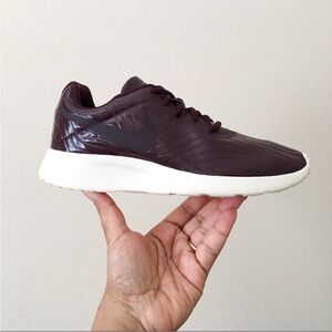 Nike Tanjun Premium Maroon Sneakers